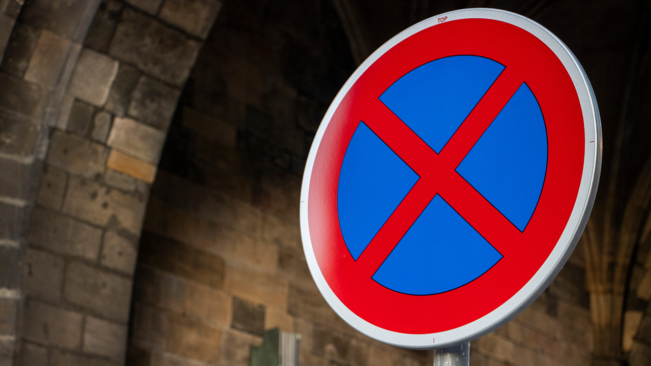 panneaux de signalisation rouge